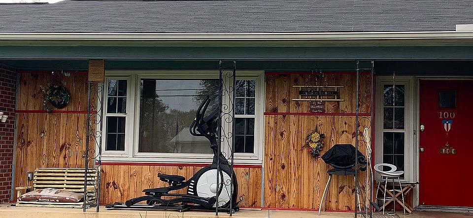 2nd image of 100 Pecan Ln