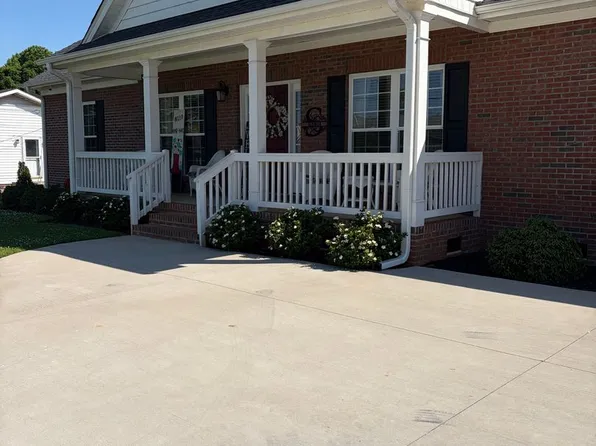 202 Roscoe Dr, Greer, SC 29651