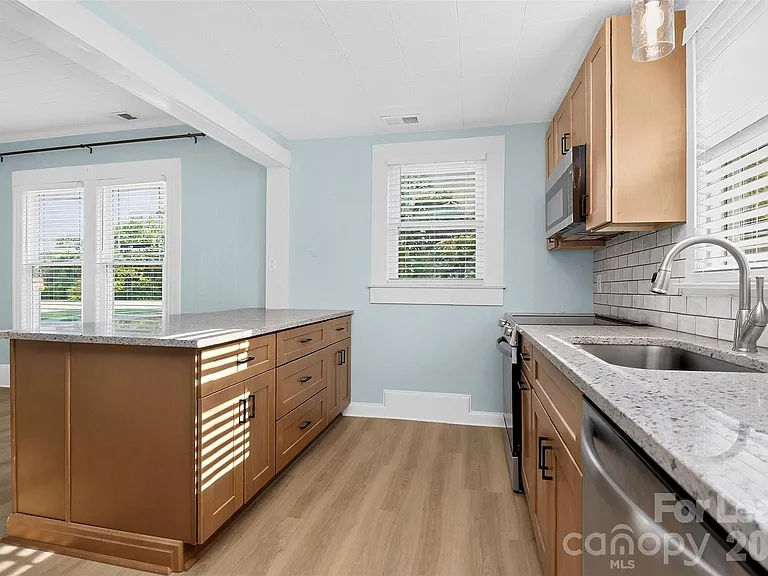 204 E McNeely Ave — Photo 14