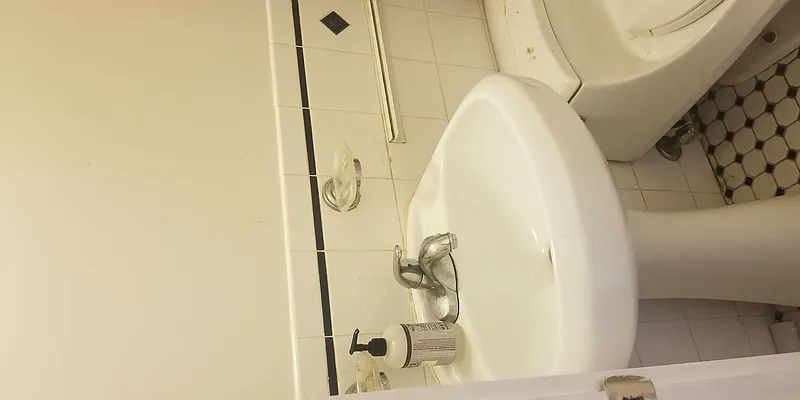 Rented by Paragon Real Estate Corporation | media 7