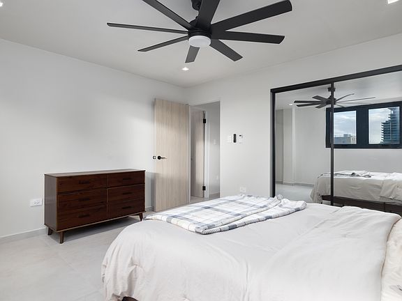 2nd image of 306 Calle