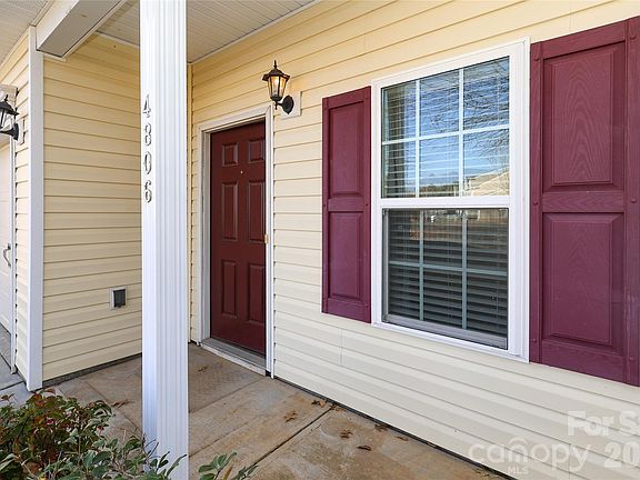 4th image of 4806 Lynn Lee Cres