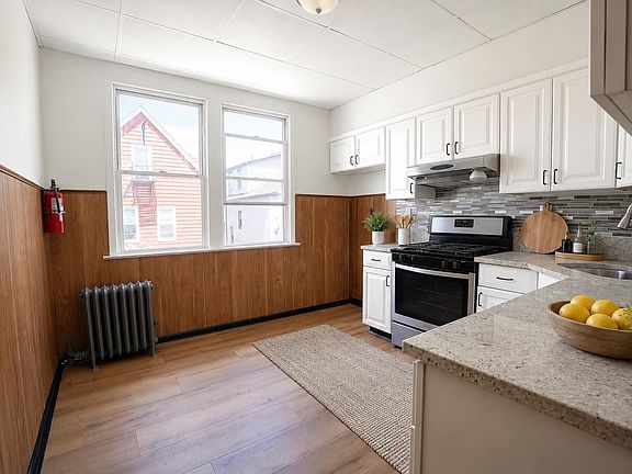 2nd image of 15 Newark Bay Ct
