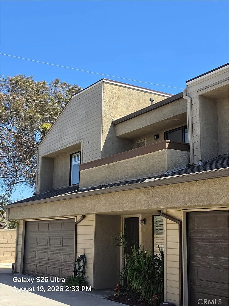 3 bed, 2.5 bath, 1342 sqft, $3,990 — Photo 2