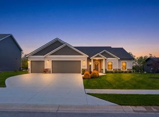 5329 Greyson Heights Dr, Auburn, IN 46706