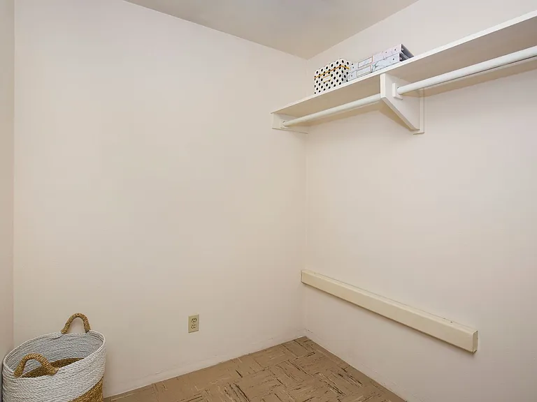 The Queensborough Apartments — Photo 36