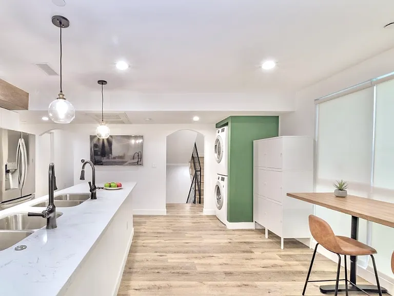 1455 W 36th St — Photo 30