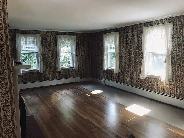 100 Winn Rd — Photo 1
