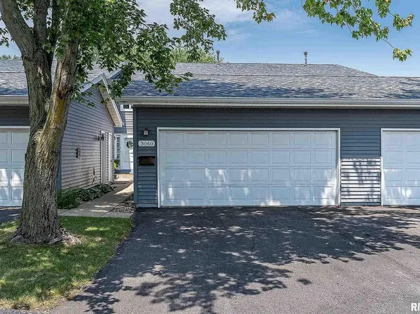 3060 Parkwild Dr, Bettendorf, IA 52722