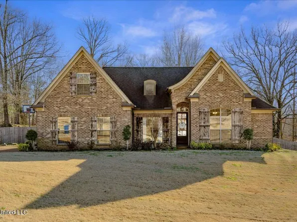 10105 Cypress Lake Dr N, Olive Branch, MS 38654