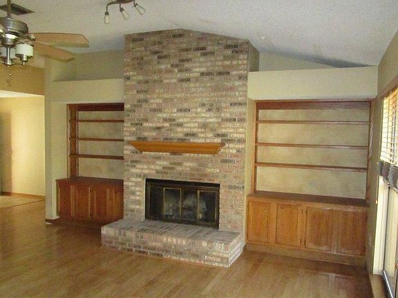 2nd image of 4 Pine Glen Dr