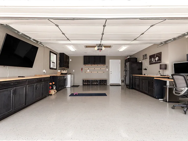 Climate controlled Garage is fully-equipped with work-from-home set up (standing desk, LED lights, double monitors), Smart TV, weights/yoga mat and still plenty of room for parking!