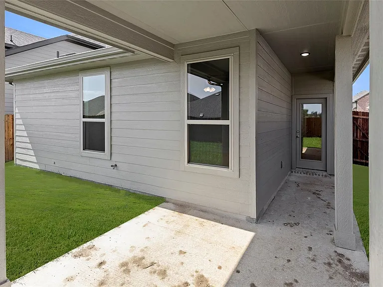 1641 Meadow Crest Dr — Photo 25