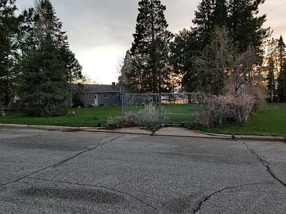 Yard facing SW