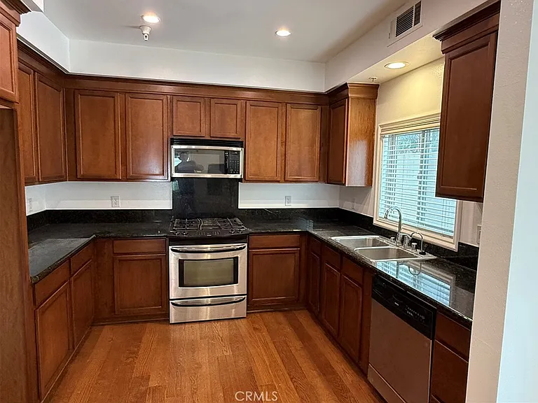 1410 N Curson Ave #105 — Photo 8