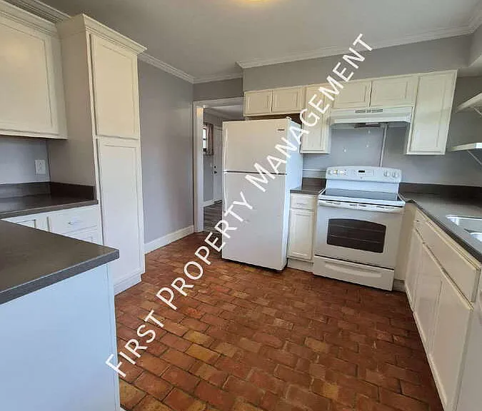 1013 Lansdell Rd — Photo 11
