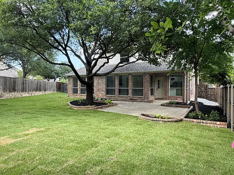 1709 Stapleton Dr — Photo 24