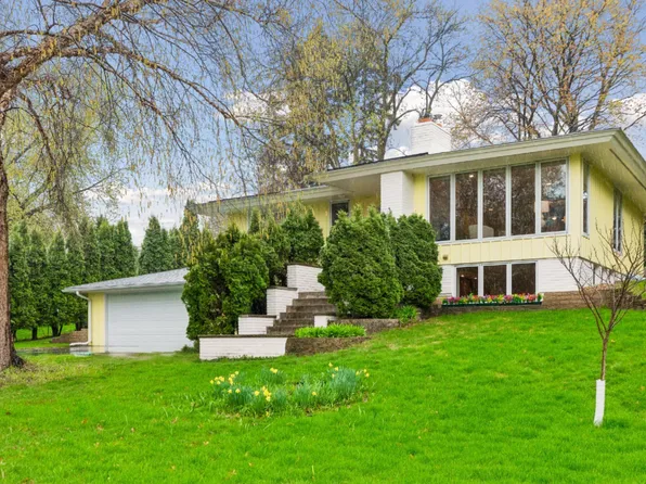 2184 Rosewood Ln N, Roseville, MN 55113