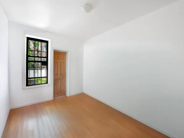 479 Bainbridge Street image 13 of 19