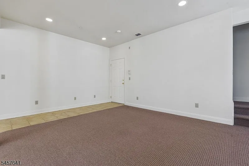 2 bed, 1.5 bath, 1230 sqft, $3,200 — Photo 3