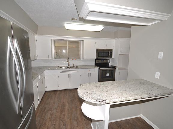 3rd image of 4027 Louisiana Ave