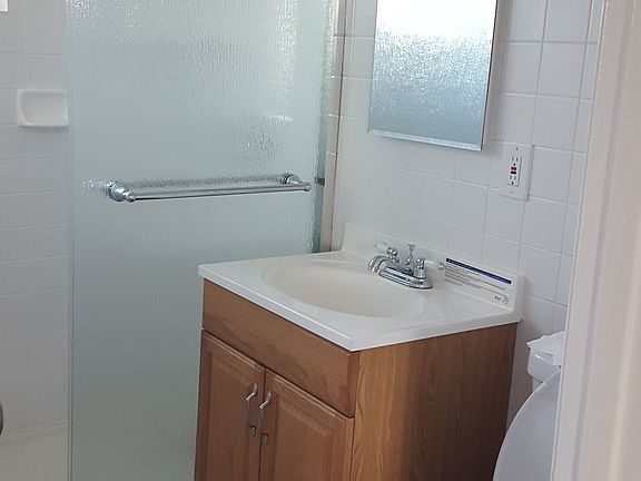 4th image of 612 61st St