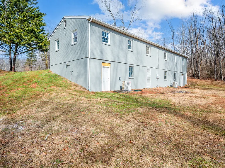 242 Newcomb Dr — Photo 22