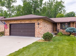 2051 Heatherlynn Dr APT D-2, Muscatine, IA 52761