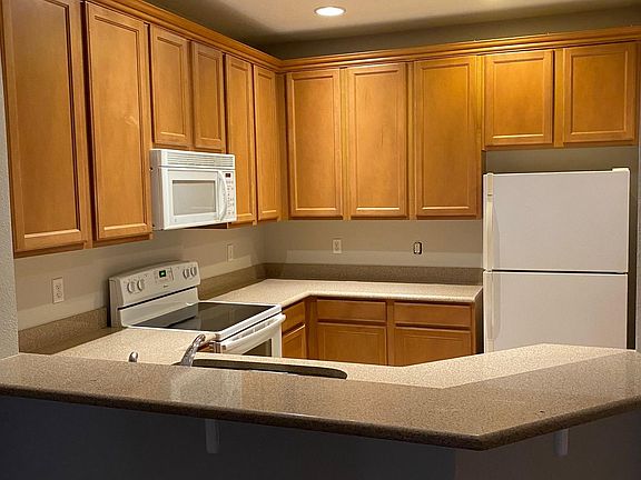 4th image of 13813 Daniels Landing Cir #13813