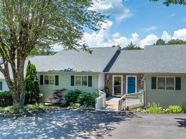 449 Hurst Cir, Franklin, NC 28734