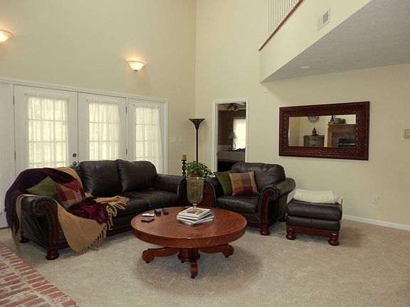 Bright and Spacious view to covered back patio