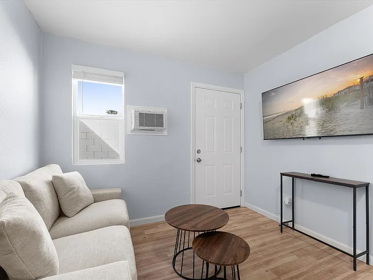 299 S Oregon St #6 — Photo 4
