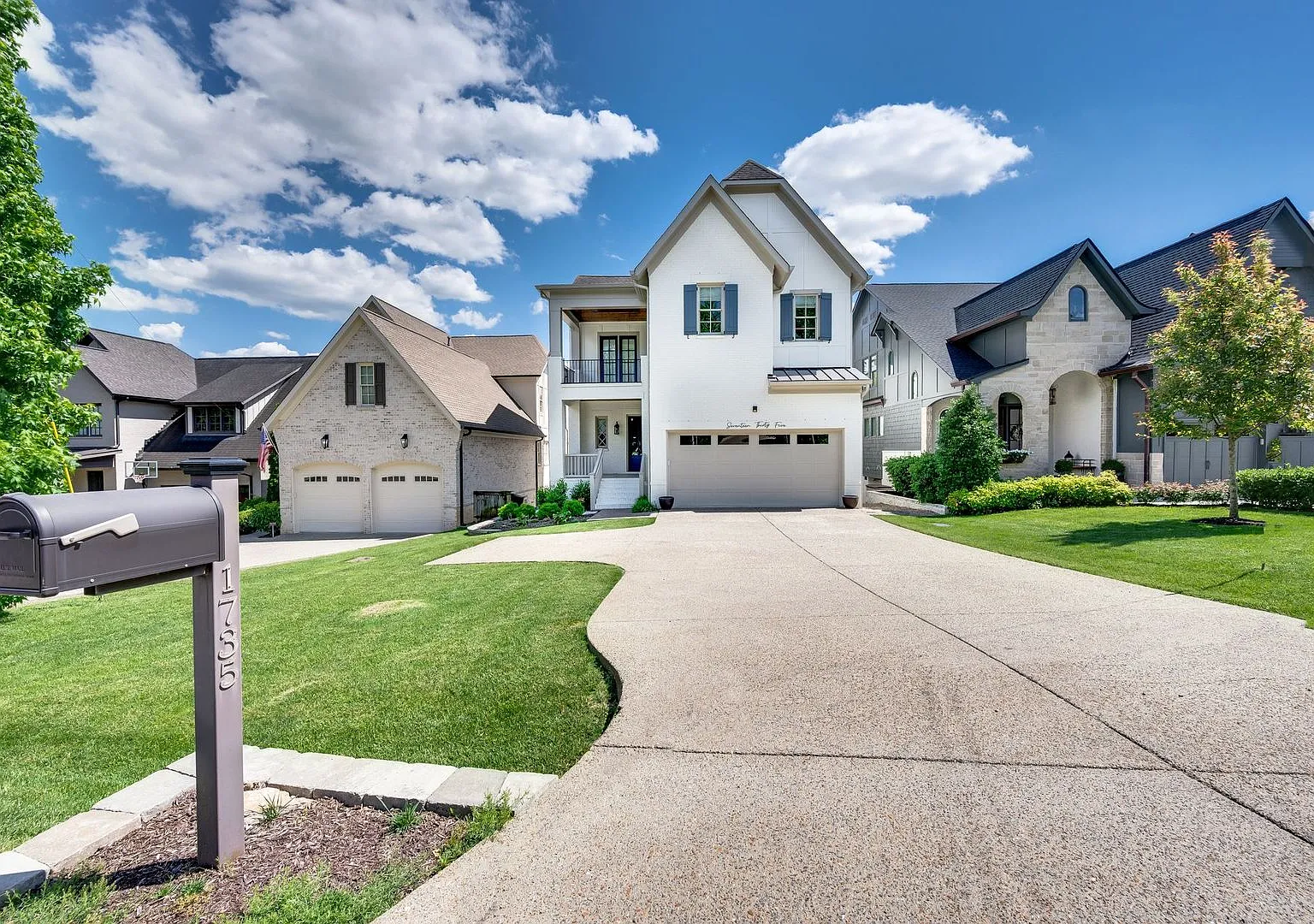 Stunning 5BE/4.5BA home nestled in the highly desired exclusive Hillmont Drive (private street)! — Photo 2