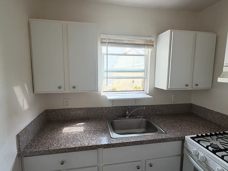 407 Loma Dr #1/2 — Photo 2