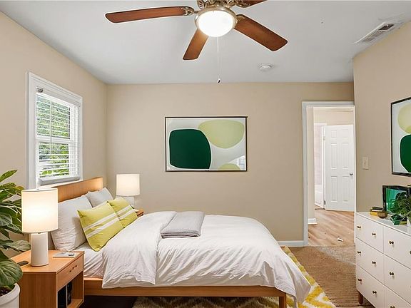 5th image of 836 Amber Pl NW