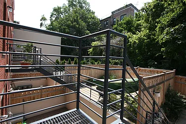 Rented by R New York