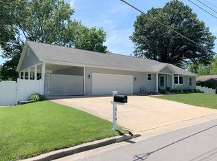 219 Reservoir Ave, Saint Charles, MO 63301