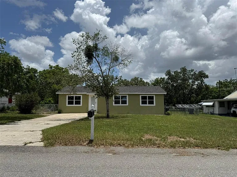 2549 Olive Ave — Photo 2