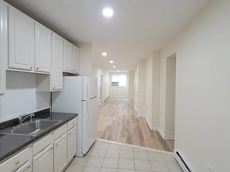 228 Orchard St #1R — Photo 11