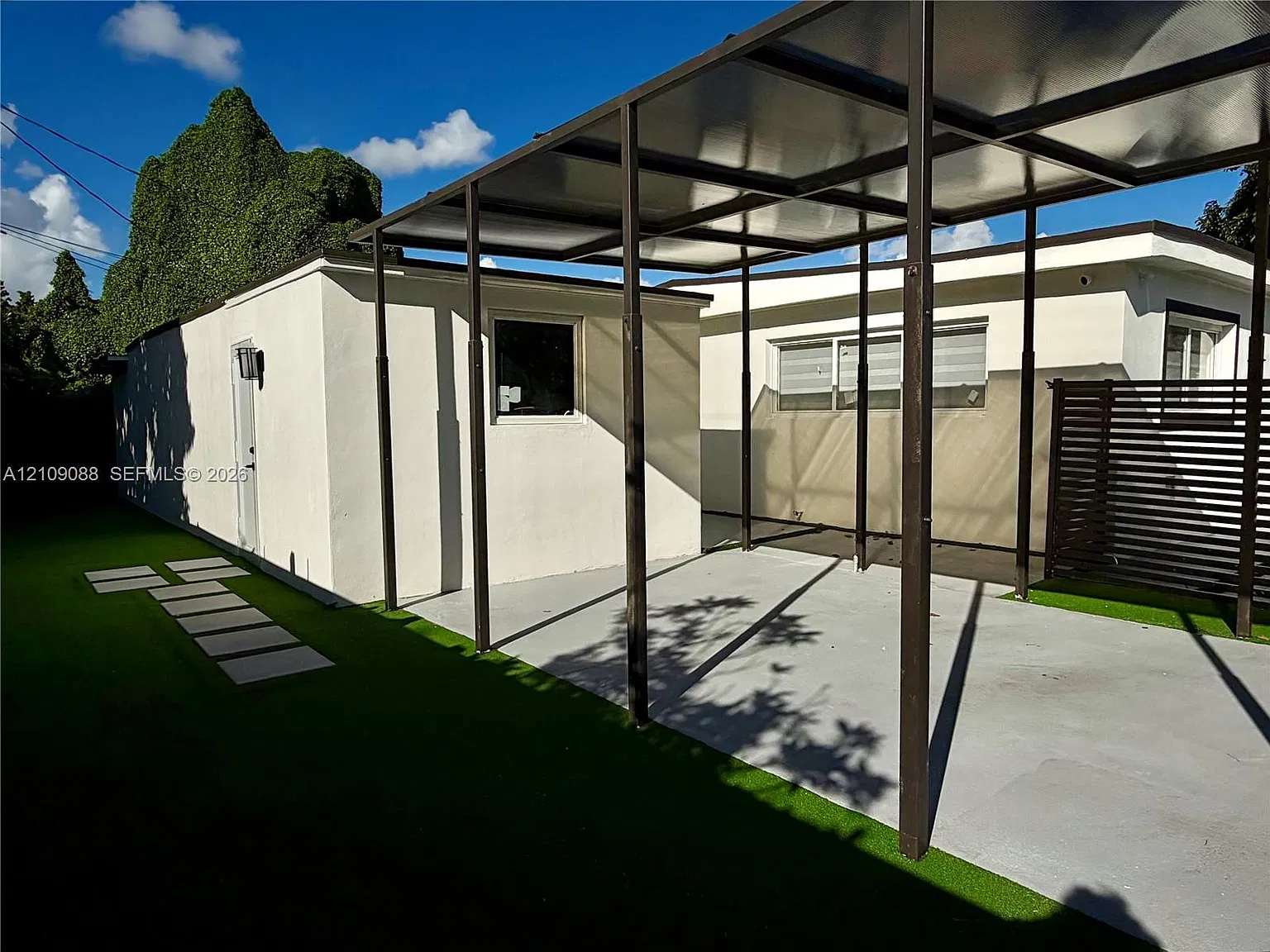 Tropical Estates — Photo 1