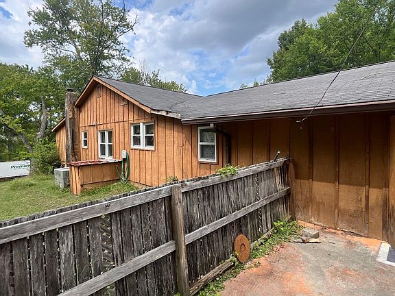 3rd image of 443 Old Chattanooga Pike SW