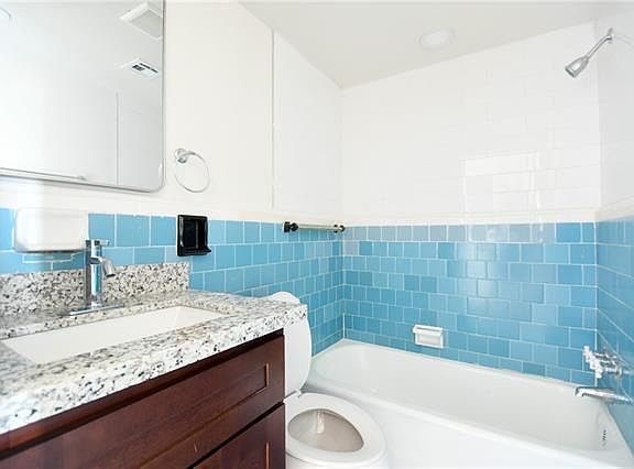 5th image of 1725 Dumaine St #104