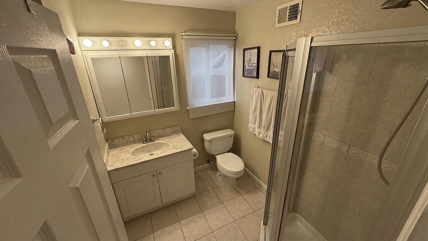 3 bed, 1300 sqft, $1,800 — Photo 2