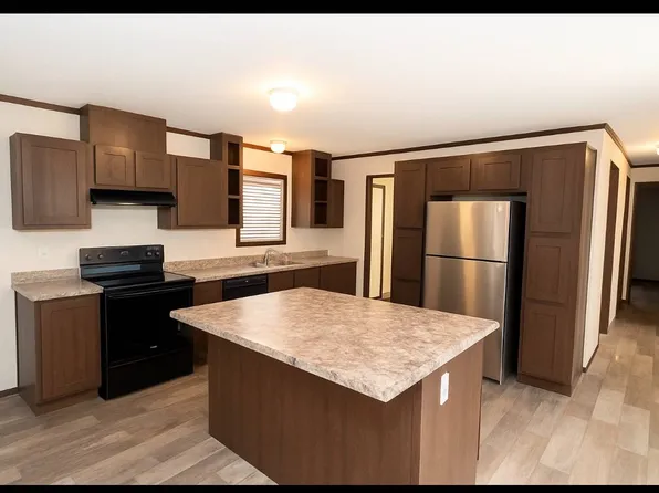 63 Highland Dr, Le Mars, IA 51031