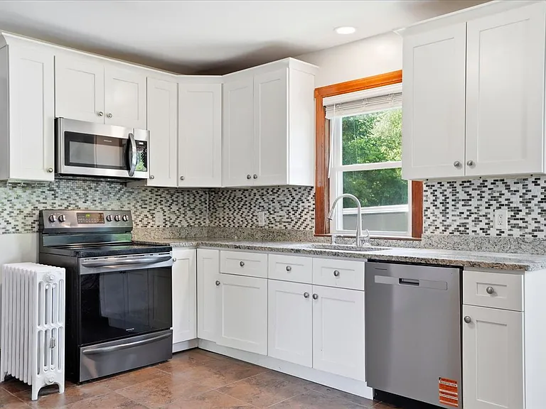 352 Beulah St #1 — Photo 4