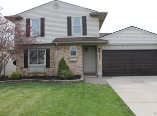 20209 Red Cedar Dr, Brownstown, MI 48183