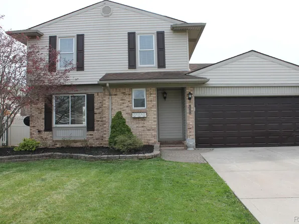 20209 Red Cedar Dr, Brownstown, MI 48183