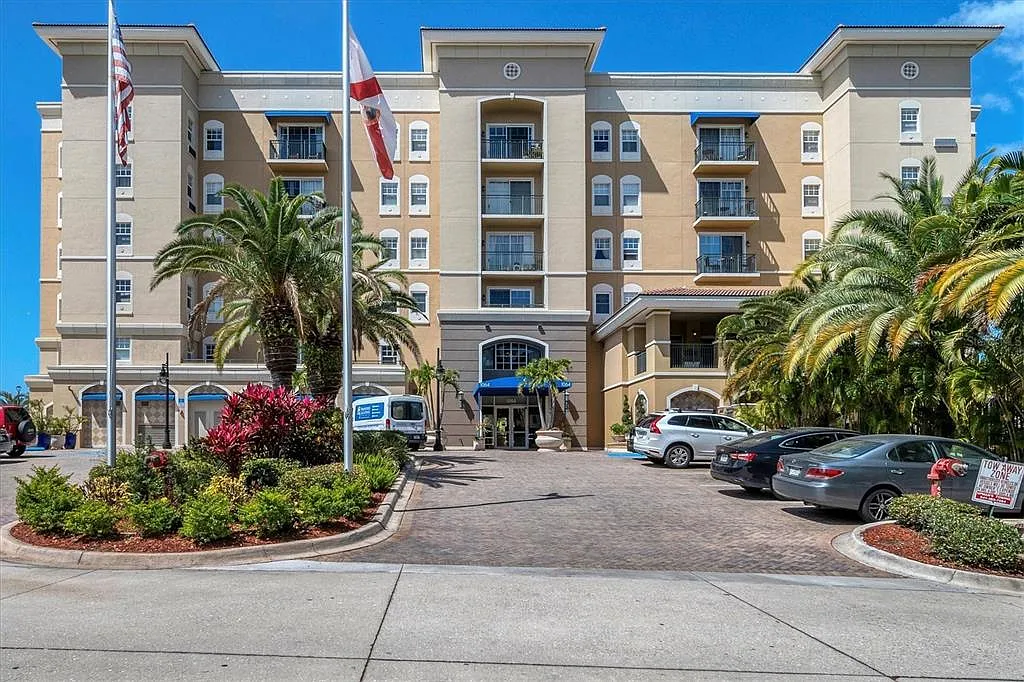 2 bed, 2.0 bath, 1084 sqft, $6,000 — Photo 1