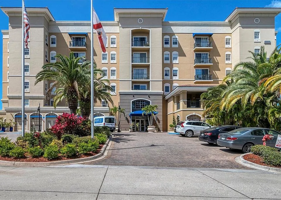 1064 N Tamiami Trl #1527