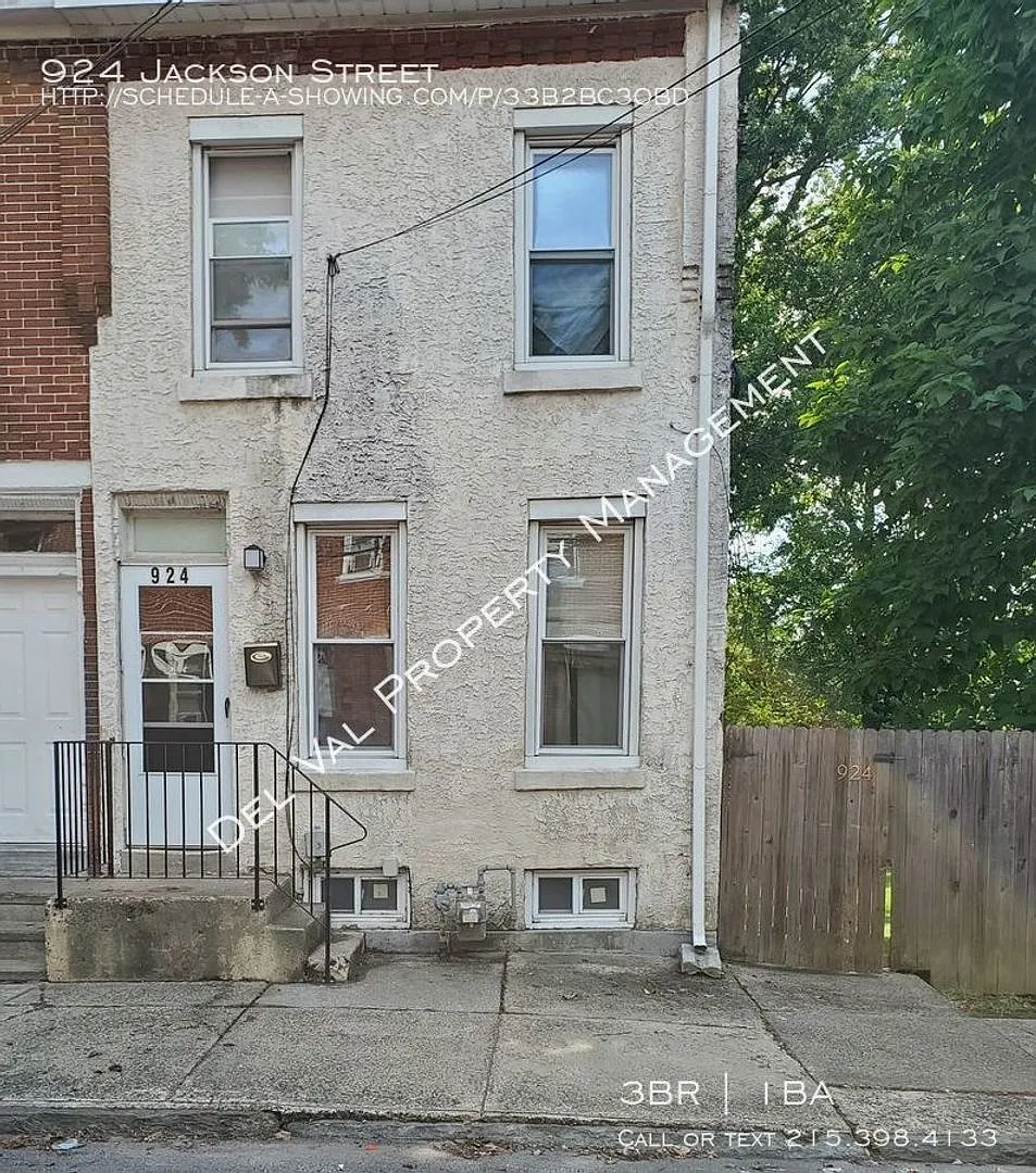 End Unit Townhome Move-In Ready In Norristown With Deck — Photo 1